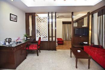 Oyo Premium Pitampura New Delhi Bagian luar foto