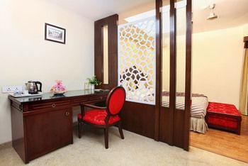 Oyo Premium Pitampura New Delhi Bagian luar foto