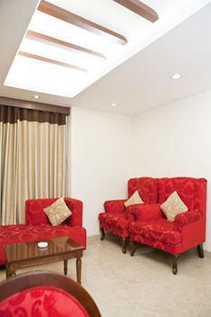 Oyo Premium Pitampura New Delhi Bagian luar foto