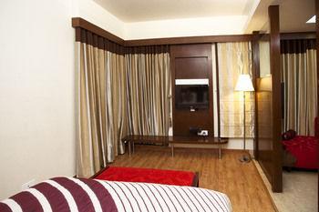 Oyo Premium Pitampura New Delhi Bagian luar foto