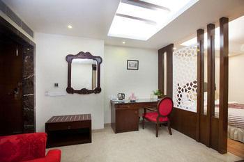 Oyo Premium Pitampura New Delhi Bagian luar foto