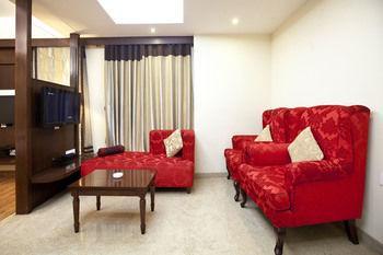 Oyo Premium Pitampura New Delhi Bagian luar foto